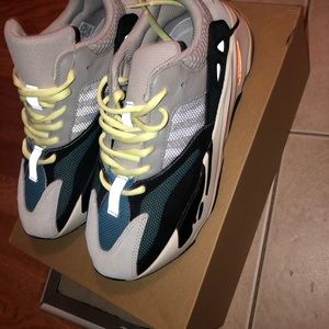 Yeezy boots 700